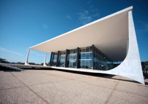 Opinião: Por trás das decisões do Supremo, a política molda mais do que a teoria jurídica